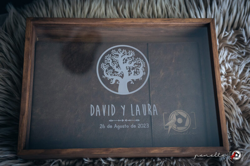Álbum de piel de fotógrafa de bodas en Asturias, Penella Fotografía