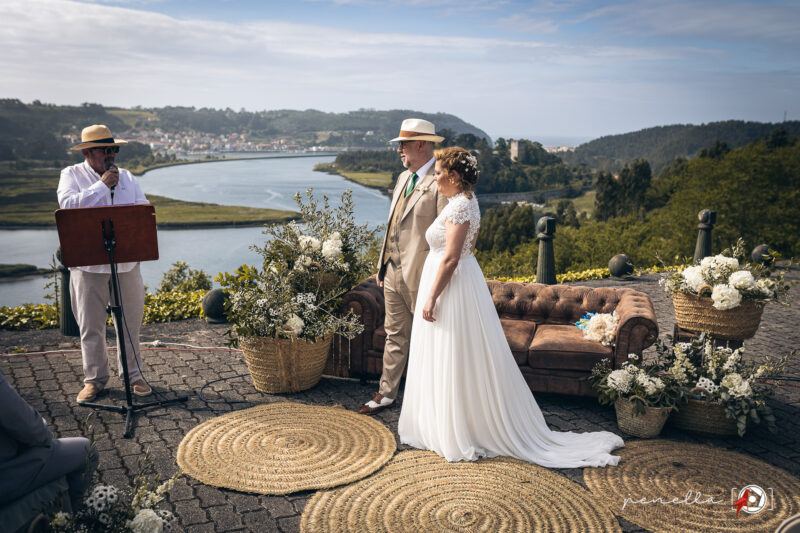 Ceremonia de boda civil con vistas a la desembocadura del río Nalón en Soto del Barco
