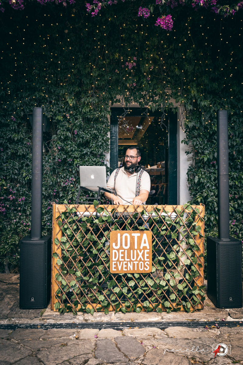 Dj Jota Deluxe Eventos para el día e tu boda en Asturias, Penella Fotografía