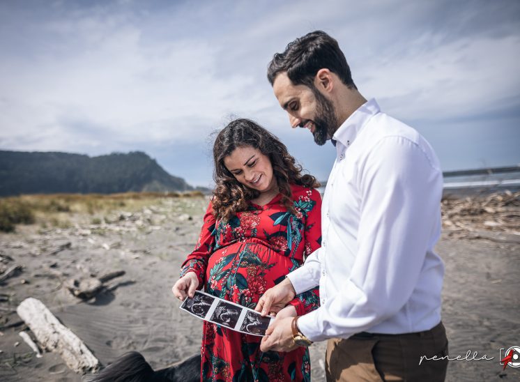 Foto de embarazo y reportaje de premamá con detalle de la ecografía en Asturias, Penella Fotografía