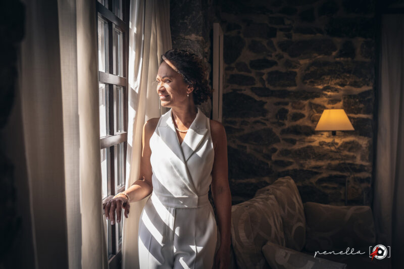 Foto de los preparativos de la novia en el antiguo casino de Pravia con Penella Fotografía