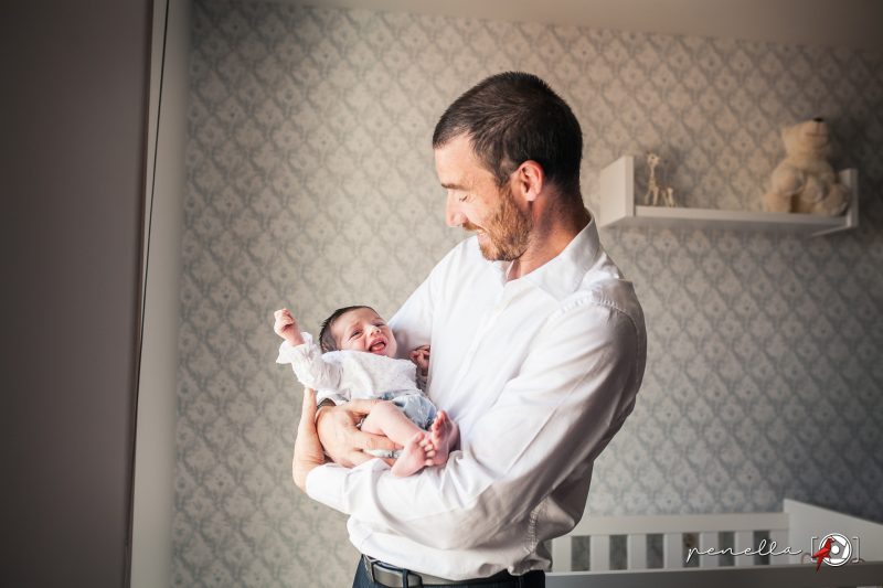 Fotógrafo de bebés a domicilio para sesiones lifestyle o documentales en Asturias, Penella Fotografía