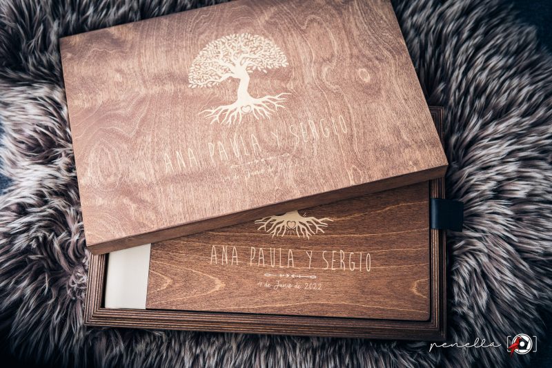 Fotógrafo de bodas en Asturias y álbum de madera con grabado láser personalizado