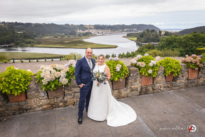 Fotógrafo de bodas en Asturias y tu foto con vistas a la desembocadura del río Nalón