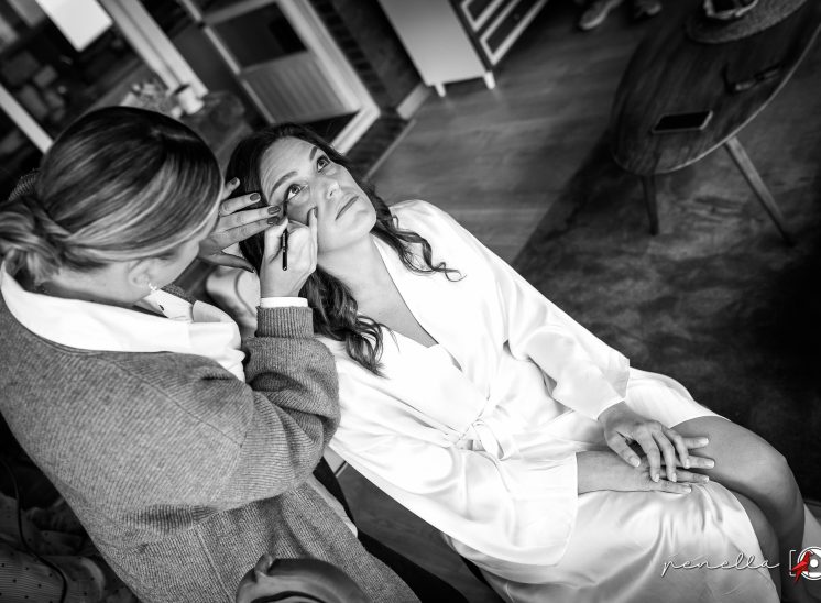 Maquillaje de la novia en reportaje de boda en Asturias de Sara Señorans Estética Avanzada