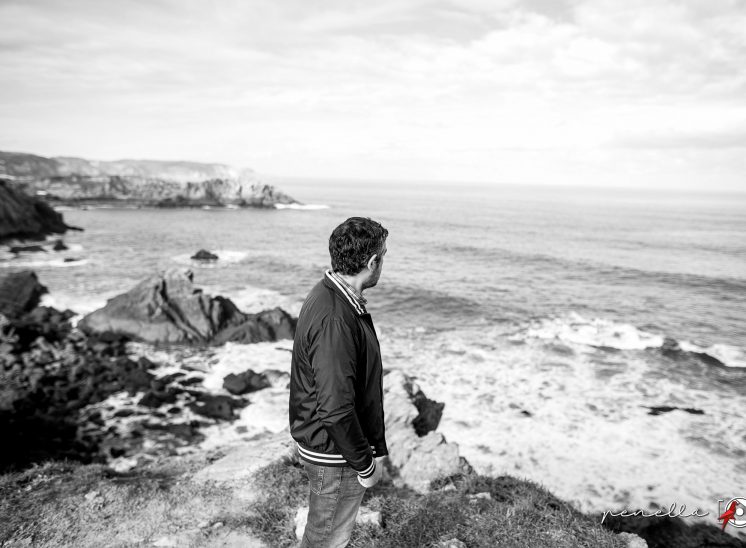 Reportaje o sesión book en Asturias para retrato en blanco y negro de la fotógrafa Penella Fotografía