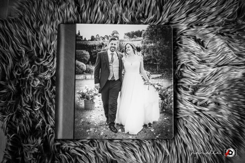 álbum de boda con foto de cristal acrílico combinado con piel de Penella Fotografía