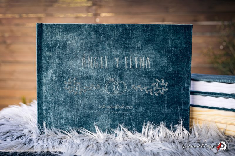 álbum de boda con grabado láser de la fotógrafa de bodas en Asturias Penella Fotografía