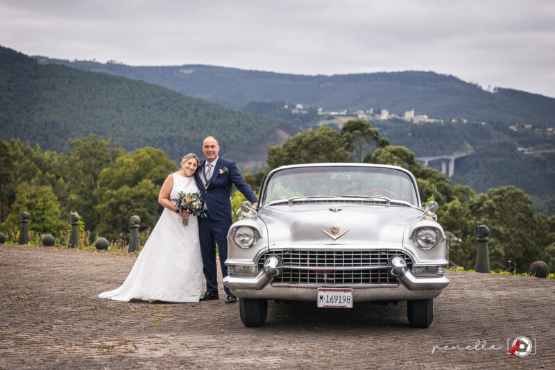 cadillac de 1950 en tu boda en Asturias con la fotógrafa Penella Fotografía