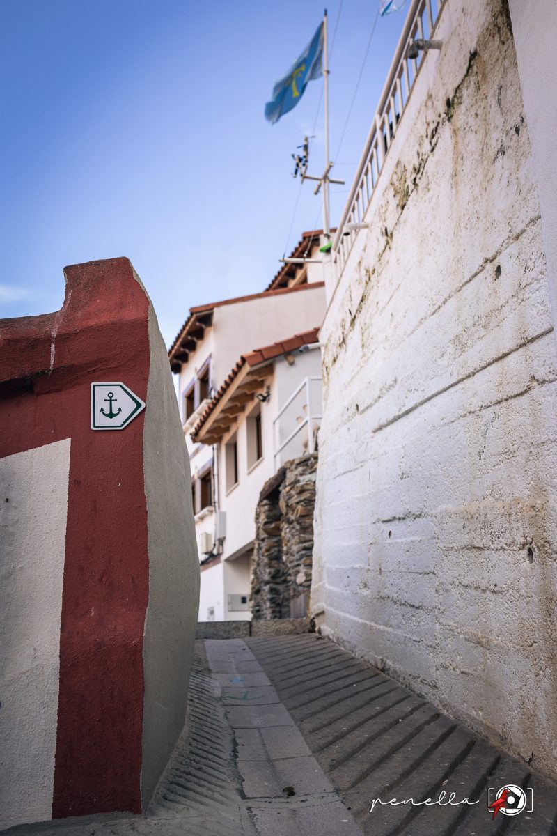 calles de Cudillero en el paseo pintoresco hasta la casa rural villa Carlota en Cudillero