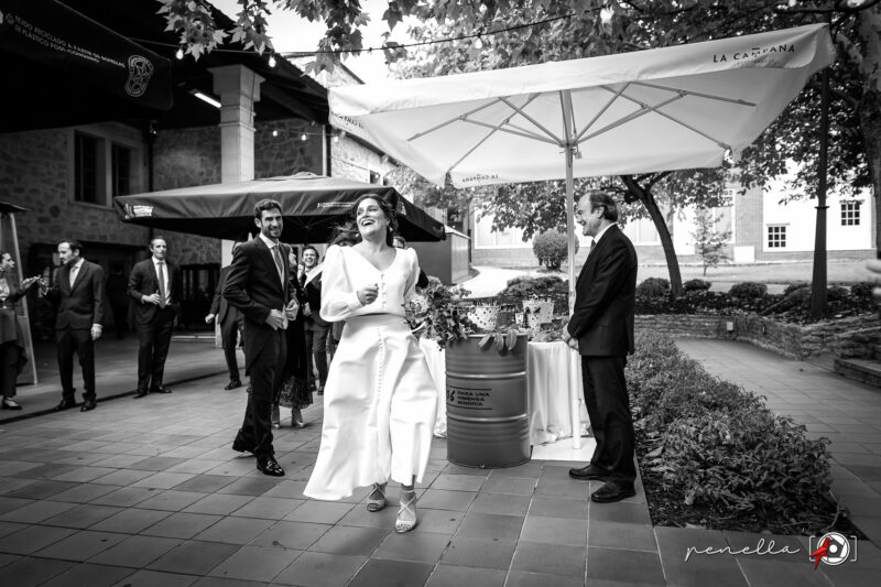 foto del convite de boda en blanco y negro de Penella Fotografía