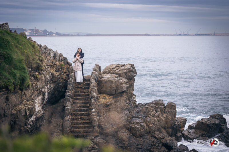 fotógrafo de bodas en Asturias, postboda en invierno con vistas al mar en Gijón, Penella Fotografía