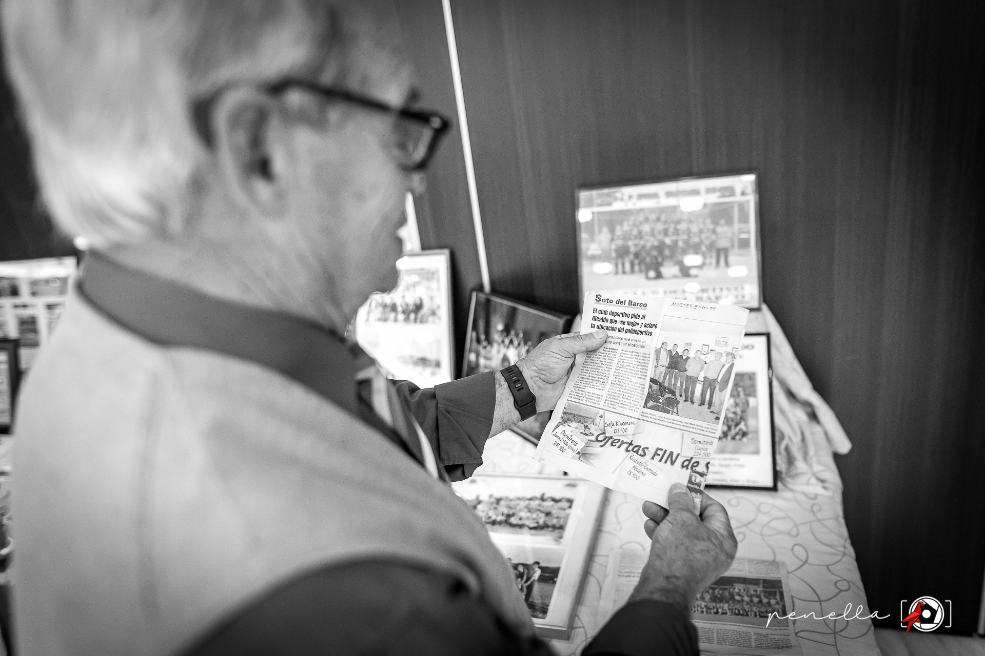 noticia sobre el polideportivo de Soto del Barco en el año 1999