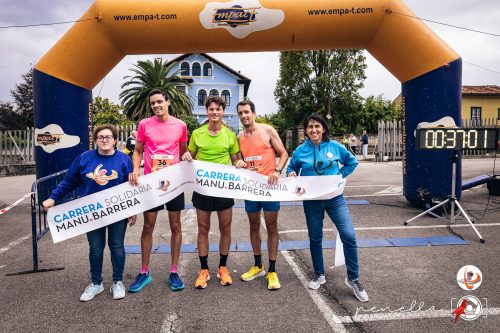 podio masculino y entrada en meta en la 4ª Carrera Solidaria Manu Barrera