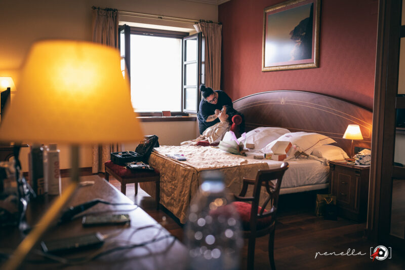 preparativos de la fotógrafa de bodas Penella Fotografía en el Palacio de la Magdalena en Soto del Barco